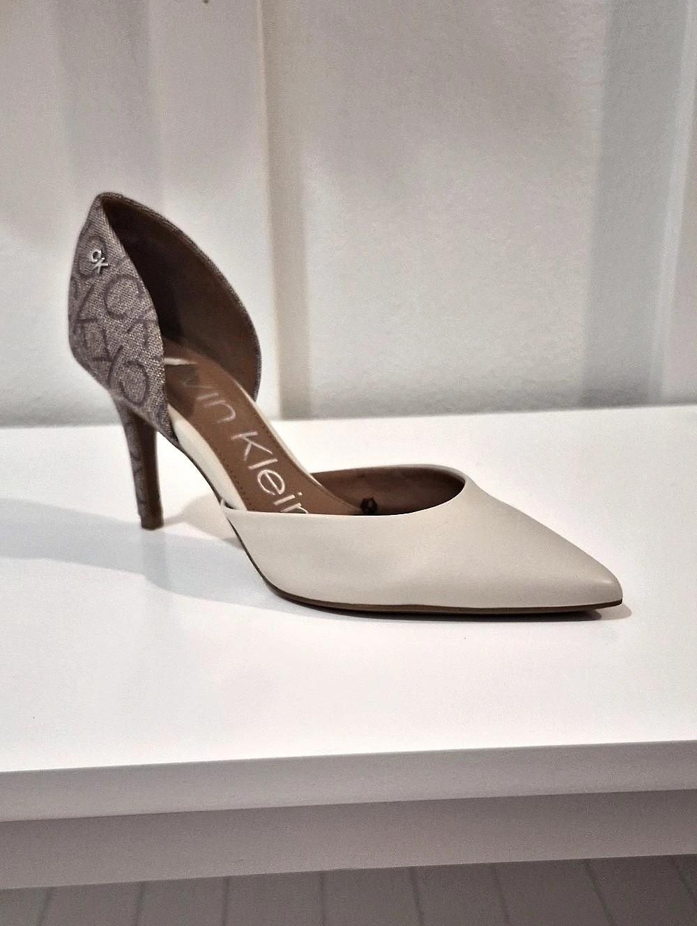 Calvin Klein Gloria D'Orsay Pump Pointed Toe Heels Beige